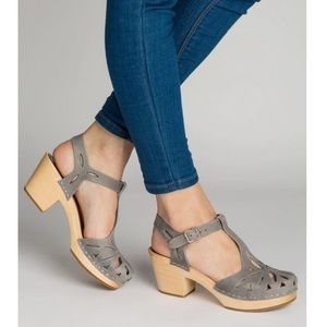 Swedish hassbeen clogs